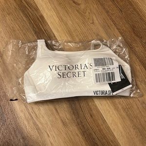 NWT White Victoria’s Secret Sports Bra 32A
